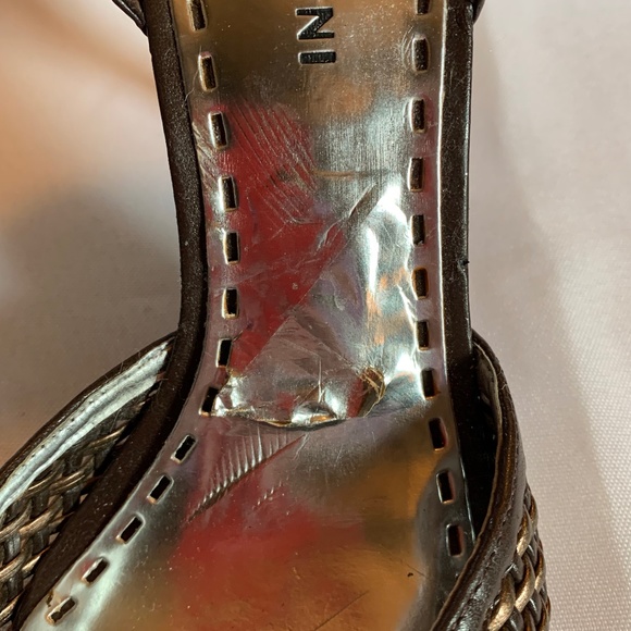 Gianni Bini Bronze and Bown Woven Open Toe Heels! - Picture 6 of 9